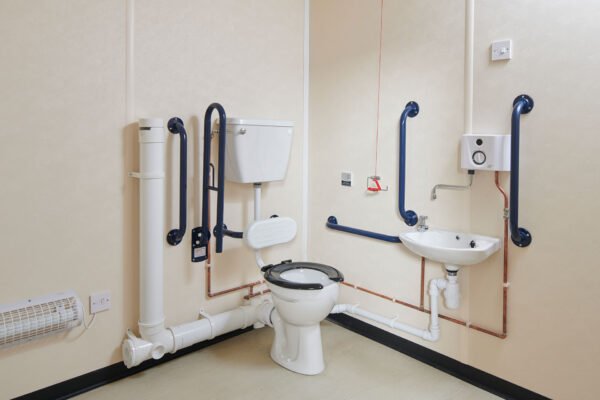 Stalen eenpersoons gehandicaptentoilet te koop - Image 2